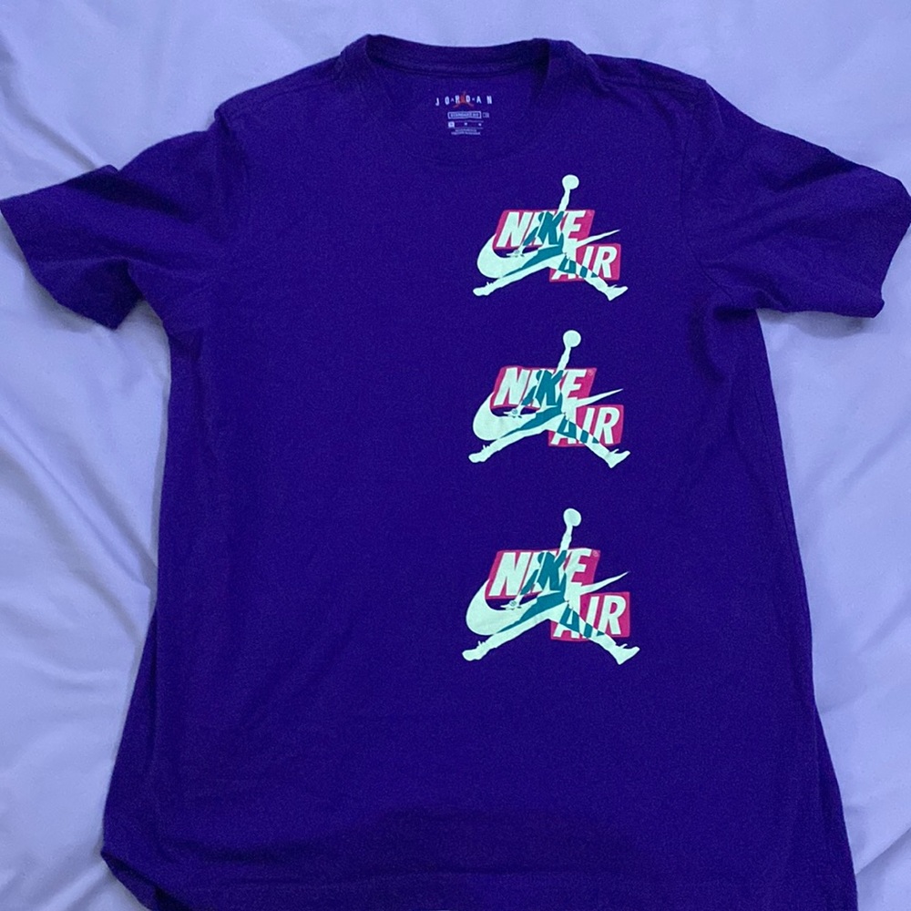 Hasn’t been worn. Fits Medium. Wrinkles will be washed out before sale.